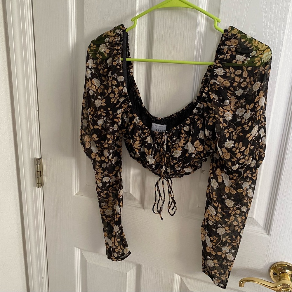 Long sleeve floral crop top